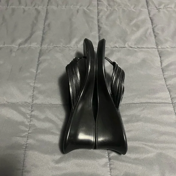 Sandals - Picture 2 of 3